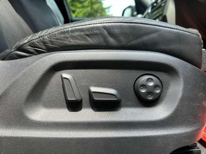 アウディQ5 2.0 TFSI クワトロ Sラインパッケージ 4WD　ターボ/純正ナビ/ETC/ハーフレザーシート 正規輸入車 2000