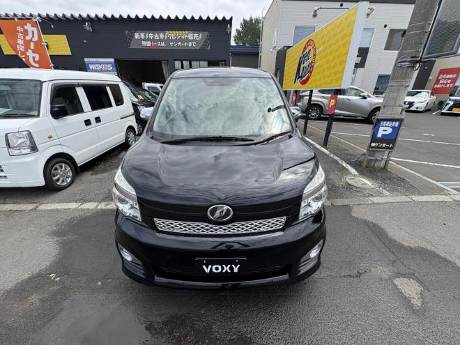 ヴォクシーVOXY 4WD ZS煌Ⅲ寒冷地仕様　8人乗　両パワースライドドア　AUTOHID　エンジンスターター　Bluetoothナビフルセグ　バックカメラ　アルミホイル　スタットレス付　エンジンオイル交換　CVTＦ交換 4WD 2000 ５Dr