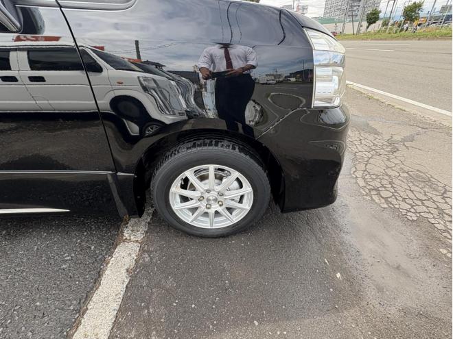 ヴォクシーVOXY 4WD ZS煌Ⅲ寒冷地仕様　8人乗　両パワースライドドア　AUTOHID　エンジンスターター　Bluetoothナビフルセグ　バックカメラ　アルミホイル　スタットレス付　エンジンオイル交換　CVTＦ交換 4WD 2000 ５Dr