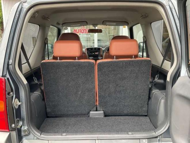 ジムニーランドベンチャー 4WD　6型　4WD　ターボ　リフトアップ　純正1DINオーディオ　革シート　シートヒーター　LEDヘッドライト　HIDフォグランプ　ルーフレール　純正16インチアルミホイール 660