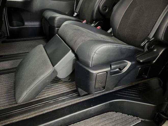 エスティマアエラス　プレミアムエディション　後期型　本州仕入　禁煙車　ＷＡＫＯＳバリアスコーティング済　純正１８インチＡＷ　社外１７ＡＷ＋スタッドレスタイヤ付　両側パワースライドドア　パワーバックドア　純正ハーフレザーシート　純正ナビ（フルセグ地デジ　ＤＶＤ再生　Ｂｌｕｅｔｏｏｔｈ）＋バックカメラ　純正１１インチリアフリップダウンモニター　ＰＵＳＨスタート　スマートキー　クルーズコントロール　運転席パワーシート　２列目オットマン仕様　タイミングチェーン車　ＨＩＤ ヘッドライト　横滑り防止装置 4WD 2400 5D
