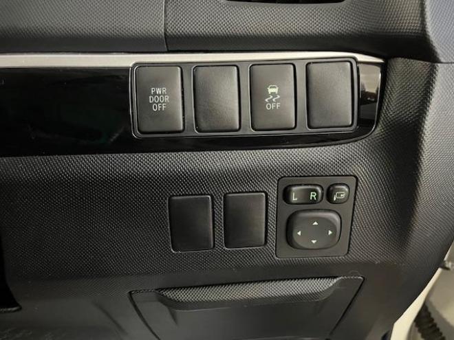 エスティマアエラス　プレミアムエディション　後期型　本州仕入　禁煙車　ＷＡＫＯＳバリアスコーティング済　純正１８インチＡＷ　社外１７ＡＷ＋スタッドレスタイヤ付　両側パワースライドドア　パワーバックドア　純正ハーフレザーシート　純正ナビ（フルセグ地デジ　ＤＶＤ再生　Ｂｌｕｅｔｏｏｔｈ）＋バックカメラ　純正１１インチリアフリップダウンモニター　ＰＵＳＨスタート　スマートキー　クルーズコントロール　運転席パワーシート　２列目オットマン仕様　タイミングチェーン車　ＨＩＤ ヘッドライト　横滑り防止装置 4WD 2400 5D