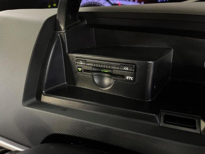 エスティマアエラス　プレミアムエディション　後期型　本州仕入　禁煙車　ＷＡＫＯＳバリアスコーティング済　純正１８インチＡＷ　社外１７ＡＷ＋スタッドレスタイヤ付　両側パワースライドドア　パワーバックドア　純正ハーフレザーシート　純正ナビ（フルセグ地デジ　ＤＶＤ再生　Ｂｌｕｅｔｏｏｔｈ）＋バックカメラ　純正１１インチリアフリップダウンモニター　ＰＵＳＨスタート　スマートキー　クルーズコントロール　運転席パワーシート　２列目オットマン仕様　タイミングチェーン車　ＨＩＤ ヘッドライト　横滑り防止装置 4WD 2400 5D