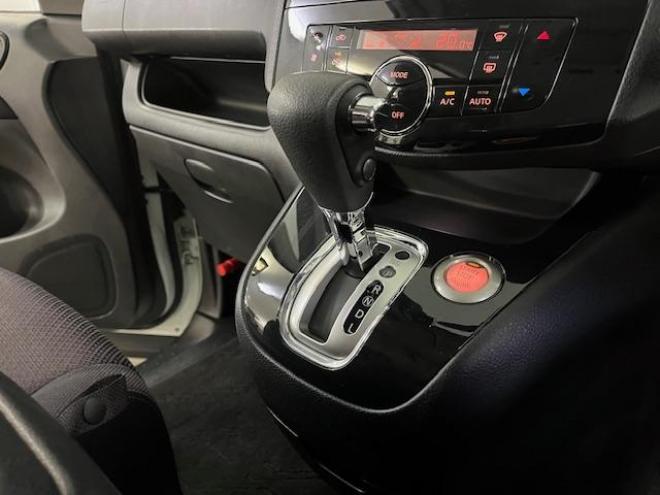 セレナハイウェイスター　禁煙車　ＷＡＫＯＳバリアスコーティング済　社外１８インチＡＷ　社外１５ＡＷ＋スタッドレスタイヤ付　両側パワースライドドア　純正ナビ（フルセグ地デジ　ＤＶＤ再生　Ｂｌｕｅｔｏｏｔｈハンズフリー）＋バックカメラ　純正リアフリップダウンモニター　クルーズコントロール　アイドリングストップ　横滑り防止装置　ＨＩＤ　ＥＴＣ 　タイミングチェーン 4WD 2000 5Dr
