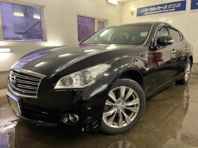 フーガ　３７０ＧＴ　ＦＯＵＲ　Ａパッケージ　ワンオーナー　寒冷地仕様　禁煙車　ＷＡＫＯＳバリアスコーティング済　純正１８インチＡＷ　純正１８ＡＷ＋スタッドレスタイヤ付　純正ＨＤＤナビ（フルセグ地デジ　ＤＶＤ再生　Ｂｌｕｅｔｏｏｔｈ　ミュージックサーバー）＋バック＆サイドカメラ　純正ハーフレザーシート　クルーズコントロール　前後ドライブレコーダー　エンジンスターター　両席パワーシート　ＰＵＳＨスタート　スマートキー　横滑り防止装置　タイミングチェーン車　ＨＩＤ　ＥＴＣ 4WD 3700 4Dr
