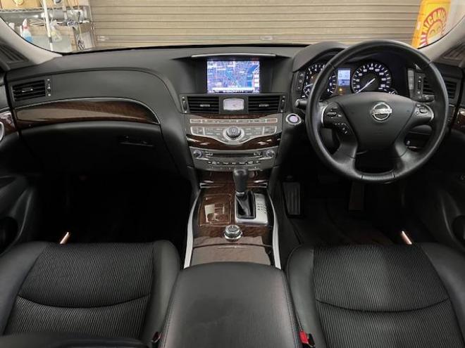 フーガ３７０ＧＴ　ＦＯＵＲ　Ａパッケージ　ワンオーナー　寒冷地仕様　禁煙車　ＷＡＫＯＳバリアスコーティング済　純正１８インチＡＷ　純正１８ＡＷ＋スタッドレスタイヤ付　純正ＨＤＤナビ（フルセグ地デジ　ＤＶＤ再生　Ｂｌｕｅｔｏｏｔｈ　ミュージックサーバー）＋バック＆サイドカメラ　純正ハーフレザーシート　クルーズコントロール　前後ドライブレコーダー　エンジンスターター　両席パワーシート　ＰＵＳＨスタート　スマートキー　横滑り防止装置　タイミングチェーン車　ＨＩＤ　ＥＴＣ 4WD 3700 4Dr