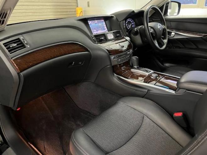 フーガ３７０ＧＴ　ＦＯＵＲ　Ａパッケージ　ワンオーナー　寒冷地仕様　禁煙車　ＷＡＫＯＳバリアスコーティング済　純正１８インチＡＷ　純正１８ＡＷ＋スタッドレスタイヤ付　純正ＨＤＤナビ（フルセグ地デジ　ＤＶＤ再生　Ｂｌｕｅｔｏｏｔｈ　ミュージックサーバー）＋バック＆サイドカメラ　純正ハーフレザーシート　クルーズコントロール　前後ドライブレコーダー　エンジンスターター　両席パワーシート　ＰＵＳＨスタート　スマートキー　横滑り防止装置　タイミングチェーン車　ＨＩＤ　ＥＴＣ 4WD 3700 4Dr
