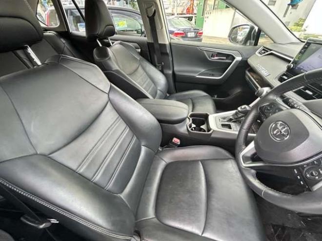 RAV-42.0 G 4WD　純正ナビバックモニター　フルセグTV　電動パワーゲート　パワーシート衝突軽減ブレーキ　ステアリングヒーター　ETC 2000
