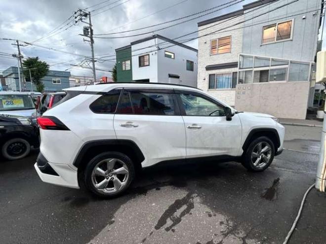 RAV-42.0 G 4WD　純正ナビバックモニター　フルセグTV　電動パワーゲート　パワーシート衝突軽減ブレーキ　ステアリングヒーター　ETC 2000
