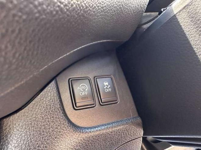 セレナ2.0 ハイウェイスター 4WD　両側ワンタッチオートスライドドア　SDナビ　地デジ　Bluetooth　横滑り防止装置　ETC 2000