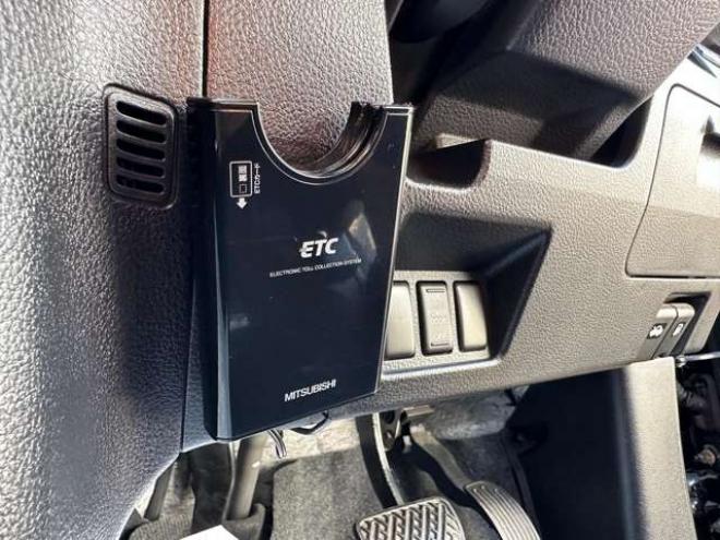 セレナ2.0 ハイウェイスター 4WD　両側ワンタッチオートスライドドア　SDナビ　地デジ　Bluetooth　横滑り防止装置　ETC 2000