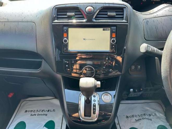セレナ2.0 ハイウェイスター 4WD　両側ワンタッチオートスライドドア　SDナビ　地デジ　Bluetooth　横滑り防止装置　ETC 2000