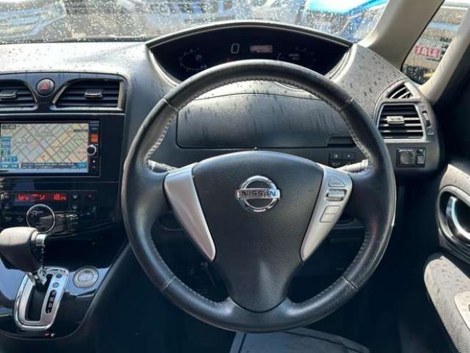セレナ2.0 ハイウェイスター 4WD　両側ワンタッチオートスライドドア　SDナビ　地デジ　Bluetooth　横滑り防止装置　ETC 2000
