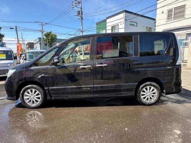 セレナ2.0 ハイウェイスター 4WD　両側ワンタッチオートスライドドア　SDナビ　地デジ　Bluetooth　横滑り防止装置　ETC 2000