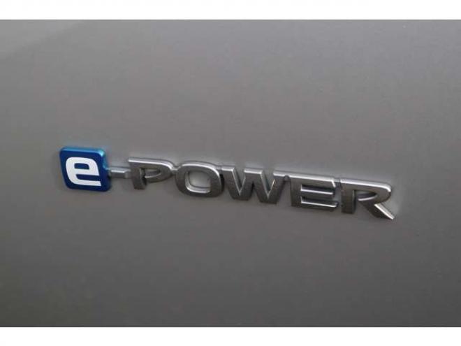ノート1.2 e-POWER B FOUR 4WD　ナビ　バックカメラ　ETC　オートライト 1200