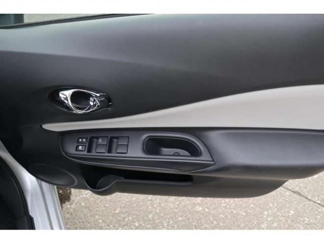 ノート1.2 e-POWER B FOUR 4WD　ナビ　バックカメラ　ETC　オートライト 1200
