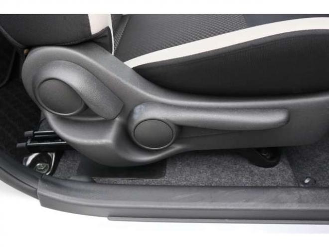 ノート1.2 e-POWER B FOUR 4WD　ナビ　バックカメラ　ETC　オートライト 1200