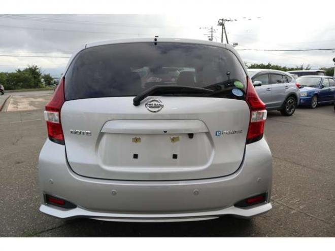 ノート1.2 e-POWER B FOUR 4WD　ナビ　バックカメラ　ETC　オートライト 1200