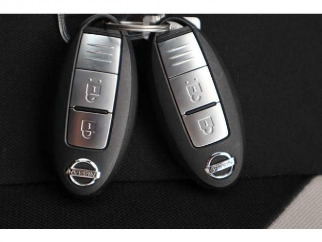 ノート1.2 e-POWER B FOUR 4WD　ナビ　バックカメラ　ETC　オートライト 1200