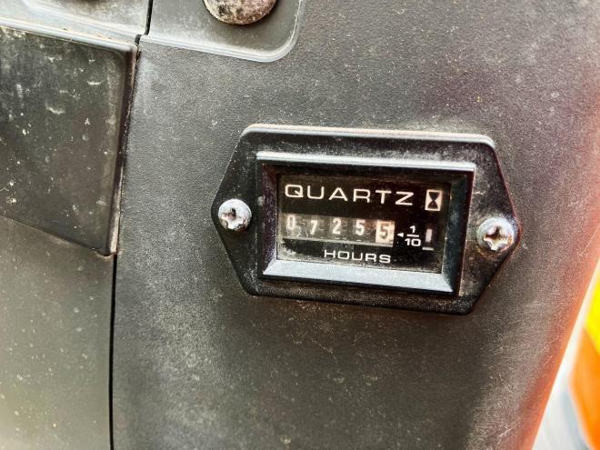 バックホー日立　中古　ミニユンボ　ZX8U-2