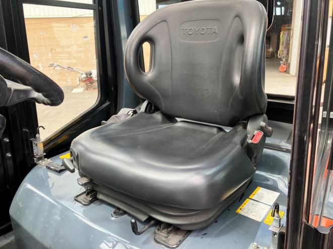 フォークリフトトヨタ　中古　8FD30　ディーゼル