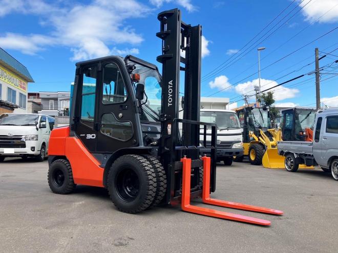 フォークリフトトヨタ　中古　8FD30　ディーゼル