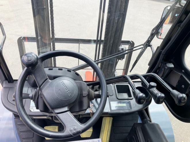 フォークリフトトヨタ　中古　8FD30　ディーゼル