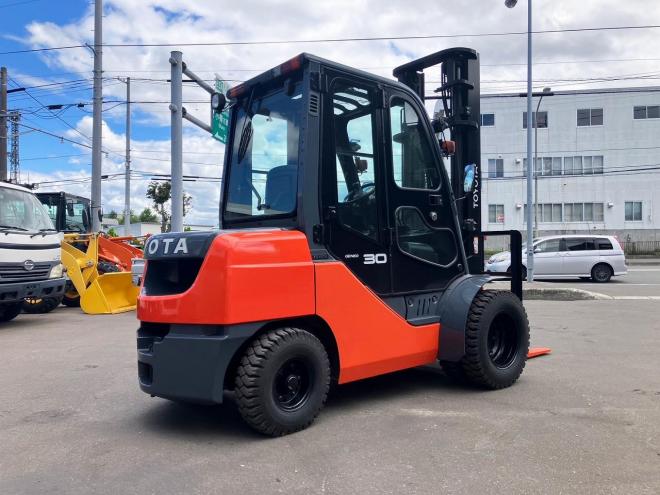 フォークリフトトヨタ　中古　8FD30　ディーゼル