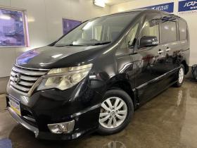 セレナ　ハイウェイスター　Ｖセレクション＋セーフティ　本州仕入　寒冷地仕様　禁煙車　エマージェンシーブレーキ　車線逸脱警　純正１５インチＡＷ　社外１５ＡＷ＋スタッドレスタイヤ付　両側パワースライドドア　純正ナビ（フルセグ地デジ　ＤＶＤ再生　Ｂｌｕｅｔｏｏｔｈ）＋バック＆サイドカメラ　ドライブレコーダー　純正ＬＥＤヘッドライト　クルーズコントロール　アイドリングストップ　横滑り防止装置　ＥＴＣ 　タイミングチェーン 4WD 5 2000Dr