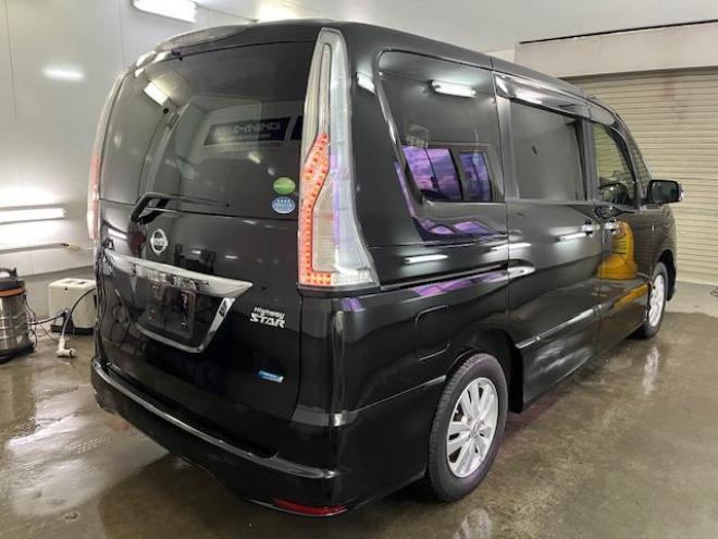 セレナハイウェイスター　Ｖセレクション＋セーフティ　本州仕入　寒冷地仕様　禁煙車　エマージェンシーブレーキ　車線逸脱警　純正１５インチＡＷ　社外１５ＡＷ＋スタッドレスタイヤ付　両側パワースライドドア　純正ナビ（フルセグ地デジ　ＤＶＤ再生　Ｂｌｕｅｔｏｏｔｈ）＋バック＆サイドカメラ　ドライブレコーダー　純正ＬＥＤヘッドライト　クルーズコントロール　アイドリングストップ　横滑り防止装置　ＥＴＣ 　タイミングチェーン 4WD 5 2000Dr
