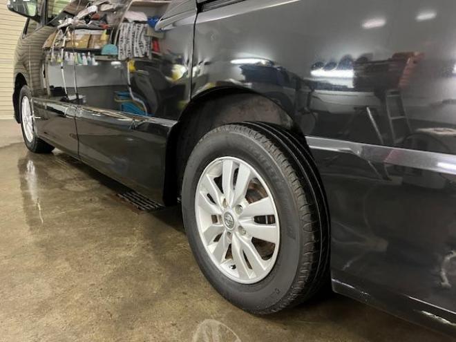 セレナハイウェイスター　Ｖセレクション＋セーフティ　本州仕入　寒冷地仕様　禁煙車　エマージェンシーブレーキ　車線逸脱警　純正１５インチＡＷ　社外１５ＡＷ＋スタッドレスタイヤ付　両側パワースライドドア　純正ナビ（フルセグ地デジ　ＤＶＤ再生　Ｂｌｕｅｔｏｏｔｈ）＋バック＆サイドカメラ　ドライブレコーダー　純正ＬＥＤヘッドライト　クルーズコントロール　アイドリングストップ　横滑り防止装置　ＥＴＣ 　タイミングチェーン 4WD 5 2000Dr