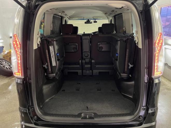 セレナハイウェイスター　Ｖセレクション＋セーフティ　本州仕入　寒冷地仕様　禁煙車　エマージェンシーブレーキ　車線逸脱警　純正１５インチＡＷ　社外１５ＡＷ＋スタッドレスタイヤ付　両側パワースライドドア　純正ナビ（フルセグ地デジ　ＤＶＤ再生　Ｂｌｕｅｔｏｏｔｈ）＋バック＆サイドカメラ　ドライブレコーダー　純正ＬＥＤヘッドライト　クルーズコントロール　アイドリングストップ　横滑り防止装置　ＥＴＣ 　タイミングチェーン 4WD 5 2000Dr