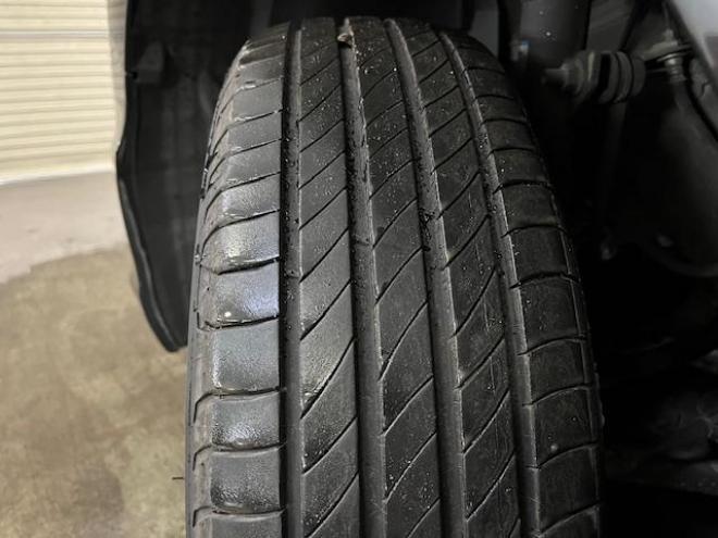 セレナハイウェイスター　Ｖセレクション＋セーフティ　本州仕入　寒冷地仕様　禁煙車　エマージェンシーブレーキ　車線逸脱警　純正１５インチＡＷ　社外１５ＡＷ＋スタッドレスタイヤ付　両側パワースライドドア　純正ナビ（フルセグ地デジ　ＤＶＤ再生　Ｂｌｕｅｔｏｏｔｈ）＋バック＆サイドカメラ　ドライブレコーダー　純正ＬＥＤヘッドライト　クルーズコントロール　アイドリングストップ　横滑り防止装置　ＥＴＣ 　タイミングチェーン 4WD 5 2000Dr