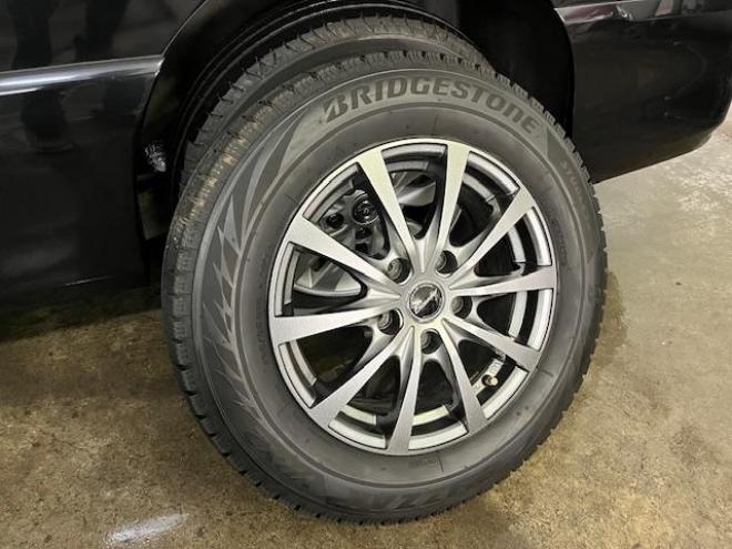 セレナハイウェイスター　Ｖセレクション＋セーフティ　本州仕入　寒冷地仕様　禁煙車　エマージェンシーブレーキ　車線逸脱警　純正１５インチＡＷ　社外１５ＡＷ＋スタッドレスタイヤ付　両側パワースライドドア　純正ナビ（フルセグ地デジ　ＤＶＤ再生　Ｂｌｕｅｔｏｏｔｈ）＋バック＆サイドカメラ　ドライブレコーダー　純正ＬＥＤヘッドライト　クルーズコントロール　アイドリングストップ　横滑り防止装置　ＥＴＣ 　タイミングチェーン 4WD 5 2000Dr