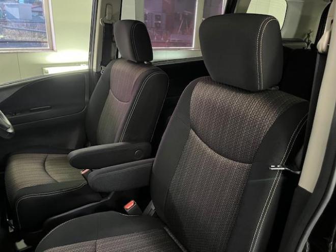 セレナハイウェイスター　Ｖセレクション＋セーフティ　本州仕入　寒冷地仕様　禁煙車　エマージェンシーブレーキ　車線逸脱警　純正１５インチＡＷ　社外１５ＡＷ＋スタッドレスタイヤ付　両側パワースライドドア　純正ナビ（フルセグ地デジ　ＤＶＤ再生　Ｂｌｕｅｔｏｏｔｈ）＋バック＆サイドカメラ　ドライブレコーダー　純正ＬＥＤヘッドライト　クルーズコントロール　アイドリングストップ　横滑り防止装置　ＥＴＣ 　タイミングチェーン 4WD 5 2000Dr