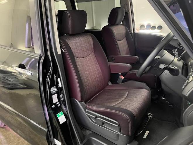セレナハイウェイスター　Ｖセレクション＋セーフティ　本州仕入　寒冷地仕様　禁煙車　エマージェンシーブレーキ　車線逸脱警　純正１５インチＡＷ　社外１５ＡＷ＋スタッドレスタイヤ付　両側パワースライドドア　純正ナビ（フルセグ地デジ　ＤＶＤ再生　Ｂｌｕｅｔｏｏｔｈ）＋バック＆サイドカメラ　ドライブレコーダー　純正ＬＥＤヘッドライト　クルーズコントロール　アイドリングストップ　横滑り防止装置　ＥＴＣ 　タイミングチェーン 4WD 5 2000Dr