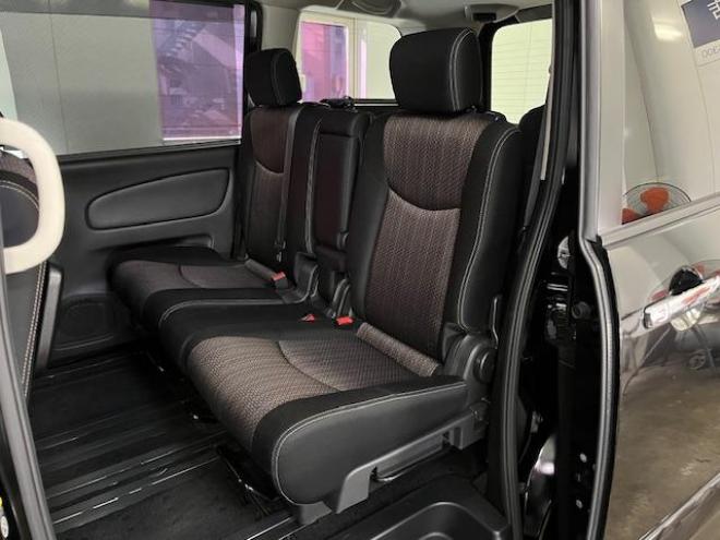 セレナハイウェイスター　Ｖセレクション＋セーフティ　本州仕入　寒冷地仕様　禁煙車　エマージェンシーブレーキ　車線逸脱警　純正１５インチＡＷ　社外１５ＡＷ＋スタッドレスタイヤ付　両側パワースライドドア　純正ナビ（フルセグ地デジ　ＤＶＤ再生　Ｂｌｕｅｔｏｏｔｈ）＋バック＆サイドカメラ　ドライブレコーダー　純正ＬＥＤヘッドライト　クルーズコントロール　アイドリングストップ　横滑り防止装置　ＥＴＣ 　タイミングチェーン 4WD 5 2000Dr