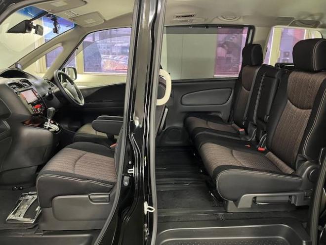セレナハイウェイスター　Ｖセレクション＋セーフティ　本州仕入　寒冷地仕様　禁煙車　エマージェンシーブレーキ　車線逸脱警　純正１５インチＡＷ　社外１５ＡＷ＋スタッドレスタイヤ付　両側パワースライドドア　純正ナビ（フルセグ地デジ　ＤＶＤ再生　Ｂｌｕｅｔｏｏｔｈ）＋バック＆サイドカメラ　ドライブレコーダー　純正ＬＥＤヘッドライト　クルーズコントロール　アイドリングストップ　横滑り防止装置　ＥＴＣ 　タイミングチェーン 4WD 5 2000Dr