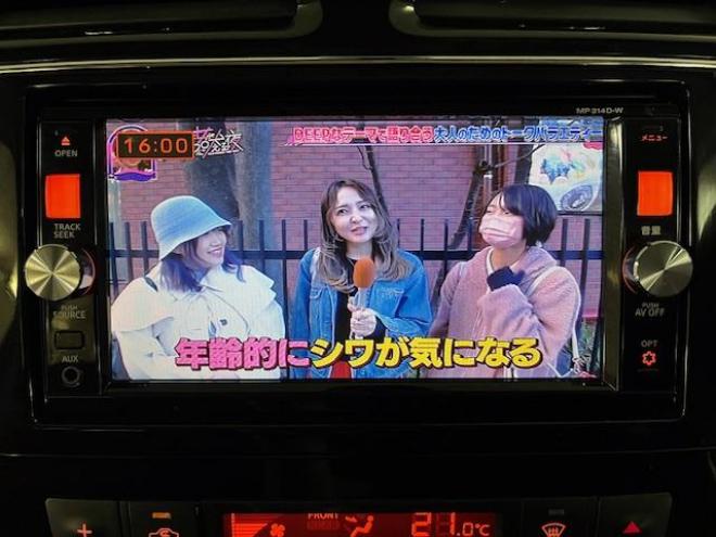 セレナハイウェイスター　Ｖセレクション＋セーフティ　本州仕入　寒冷地仕様　禁煙車　エマージェンシーブレーキ　車線逸脱警　純正１５インチＡＷ　社外１５ＡＷ＋スタッドレスタイヤ付　両側パワースライドドア　純正ナビ（フルセグ地デジ　ＤＶＤ再生　Ｂｌｕｅｔｏｏｔｈ）＋バック＆サイドカメラ　ドライブレコーダー　純正ＬＥＤヘッドライト　クルーズコントロール　アイドリングストップ　横滑り防止装置　ＥＴＣ 　タイミングチェーン 4WD 5 2000Dr