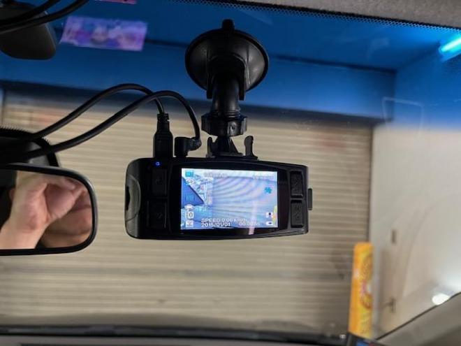セレナハイウェイスター　Ｖセレクション＋セーフティ　本州仕入　寒冷地仕様　禁煙車　エマージェンシーブレーキ　車線逸脱警　純正１５インチＡＷ　社外１５ＡＷ＋スタッドレスタイヤ付　両側パワースライドドア　純正ナビ（フルセグ地デジ　ＤＶＤ再生　Ｂｌｕｅｔｏｏｔｈ）＋バック＆サイドカメラ　ドライブレコーダー　純正ＬＥＤヘッドライト　クルーズコントロール　アイドリングストップ　横滑り防止装置　ＥＴＣ 　タイミングチェーン 4WD 5 2000Dr