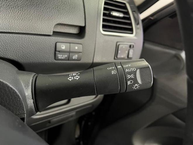 セレナハイウェイスター　Ｖセレクション＋セーフティ　本州仕入　寒冷地仕様　禁煙車　エマージェンシーブレーキ　車線逸脱警　純正１５インチＡＷ　社外１５ＡＷ＋スタッドレスタイヤ付　両側パワースライドドア　純正ナビ（フルセグ地デジ　ＤＶＤ再生　Ｂｌｕｅｔｏｏｔｈ）＋バック＆サイドカメラ　ドライブレコーダー　純正ＬＥＤヘッドライト　クルーズコントロール　アイドリングストップ　横滑り防止装置　ＥＴＣ 　タイミングチェーン 4WD 5 2000Dr