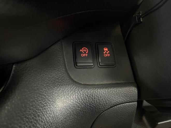 セレナハイウェイスター　Ｖセレクション＋セーフティ　本州仕入　寒冷地仕様　禁煙車　エマージェンシーブレーキ　車線逸脱警　純正１５インチＡＷ　社外１５ＡＷ＋スタッドレスタイヤ付　両側パワースライドドア　純正ナビ（フルセグ地デジ　ＤＶＤ再生　Ｂｌｕｅｔｏｏｔｈ）＋バック＆サイドカメラ　ドライブレコーダー　純正ＬＥＤヘッドライト　クルーズコントロール　アイドリングストップ　横滑り防止装置　ＥＴＣ 　タイミングチェーン 4WD 5 2000Dr
