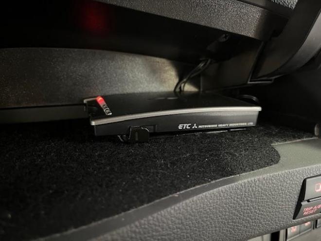 セレナハイウェイスター　Ｖセレクション＋セーフティ　本州仕入　寒冷地仕様　禁煙車　エマージェンシーブレーキ　車線逸脱警　純正１５インチＡＷ　社外１５ＡＷ＋スタッドレスタイヤ付　両側パワースライドドア　純正ナビ（フルセグ地デジ　ＤＶＤ再生　Ｂｌｕｅｔｏｏｔｈ）＋バック＆サイドカメラ　ドライブレコーダー　純正ＬＥＤヘッドライト　クルーズコントロール　アイドリングストップ　横滑り防止装置　ＥＴＣ 　タイミングチェーン 4WD 5 2000Dr