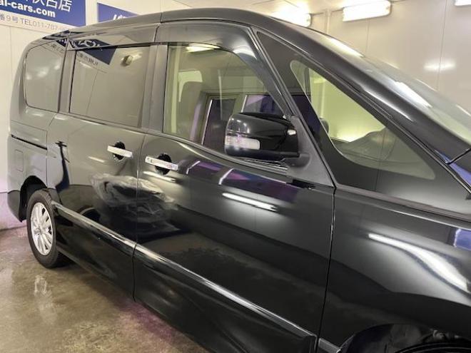 セレナハイウェイスター　Ｖセレクション＋セーフティ　本州仕入　寒冷地仕様　禁煙車　エマージェンシーブレーキ　車線逸脱警　純正１５インチＡＷ　社外１５ＡＷ＋スタッドレスタイヤ付　両側パワースライドドア　純正ナビ（フルセグ地デジ　ＤＶＤ再生　Ｂｌｕｅｔｏｏｔｈ）＋バック＆サイドカメラ　ドライブレコーダー　純正ＬＥＤヘッドライト　クルーズコントロール　アイドリングストップ　横滑り防止装置　ＥＴＣ 　タイミングチェーン 4WD 5 2000Dr