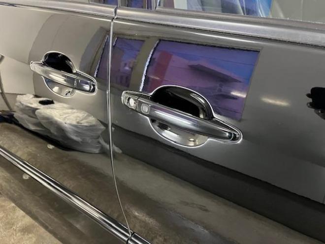エスティマアエラス　レザーパッケージ　後期型　ワンオーナー　禁煙車　ＷＡＫＯＳバリアスコーティング済　社外１８インチＡＷ　社外１６ＡＷ＋スタッドレスタイヤ付　両側パワースライドドア　純正ブラックレザーシート　純正ＨＤＤナビ（フルセグ地デジ　ＤＶＤ再生　Ｂｌｕｅｔｏｏｔｈ）＋バックカメラ　コーナーセンサー　ＰＵＳＨスタート　スマートキー　クルーズコントロール　運転席パワーシート　２列目オットマン仕様　タイミングチェーン車　ＨＩＤ ヘッドライト 4WD 2400 5Dr