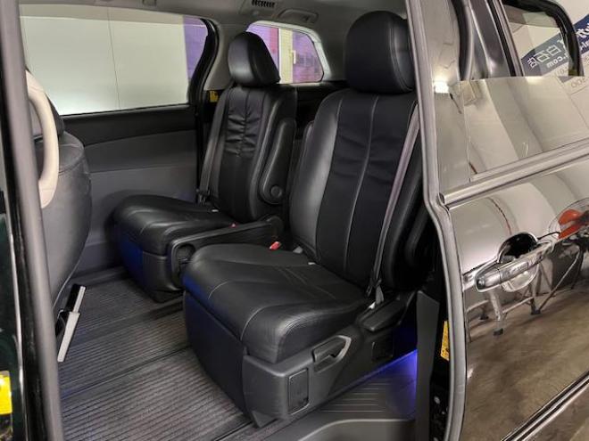エスティマアエラス　レザーパッケージ　後期型　ワンオーナー　禁煙車　ＷＡＫＯＳバリアスコーティング済　社外１８インチＡＷ　社外１６ＡＷ＋スタッドレスタイヤ付　両側パワースライドドア　純正ブラックレザーシート　純正ＨＤＤナビ（フルセグ地デジ　ＤＶＤ再生　Ｂｌｕｅｔｏｏｔｈ）＋バックカメラ　コーナーセンサー　ＰＵＳＨスタート　スマートキー　クルーズコントロール　運転席パワーシート　２列目オットマン仕様　タイミングチェーン車　ＨＩＤ ヘッドライト 4WD 2400 5Dr