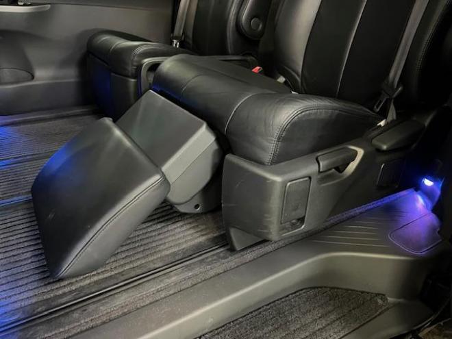 エスティマアエラス　レザーパッケージ　後期型　ワンオーナー　禁煙車　ＷＡＫＯＳバリアスコーティング済　社外１８インチＡＷ　社外１６ＡＷ＋スタッドレスタイヤ付　両側パワースライドドア　純正ブラックレザーシート　純正ＨＤＤナビ（フルセグ地デジ　ＤＶＤ再生　Ｂｌｕｅｔｏｏｔｈ）＋バックカメラ　コーナーセンサー　ＰＵＳＨスタート　スマートキー　クルーズコントロール　運転席パワーシート　２列目オットマン仕様　タイミングチェーン車　ＨＩＤ ヘッドライト 4WD 2400 5Dr