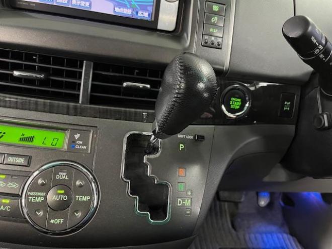 エスティマアエラス　レザーパッケージ　後期型　ワンオーナー　禁煙車　ＷＡＫＯＳバリアスコーティング済　社外１８インチＡＷ　社外１６ＡＷ＋スタッドレスタイヤ付　両側パワースライドドア　純正ブラックレザーシート　純正ＨＤＤナビ（フルセグ地デジ　ＤＶＤ再生　Ｂｌｕｅｔｏｏｔｈ）＋バックカメラ　コーナーセンサー　ＰＵＳＨスタート　スマートキー　クルーズコントロール　運転席パワーシート　２列目オットマン仕様　タイミングチェーン車　ＨＩＤ ヘッドライト 4WD 2400 5Dr