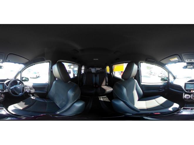 ノアNOAH 4WD SI WXB本州仕入　寒冷地仕様　ドラレコ前後　ブレーキアシスト　Bluetooth9インチフルセグナビ　バックカメラ　LEDHヘッドフォグランプ　ビルトインetc　ワンタッチ両パワースライドドア　VSC  アイドリングSTOP バイザー　プッシュスタートスペアー有　人気の7人乗り　 4WD 2000 5Dr