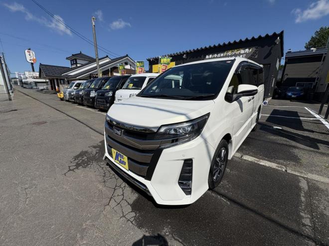 ノアNOAH 4WD SI WXB本州仕入　寒冷地仕様　ドラレコ前後　ブレーキアシスト　Bluetooth9インチフルセグナビ　バックカメラ　LEDHヘッドフォグランプ　ビルトインetc　ワンタッチ両パワースライドドア　VSC  アイドリングSTOP バイザー　プッシュスタートスペアー有　人気の7人乗り　 4WD 2000 5Dr